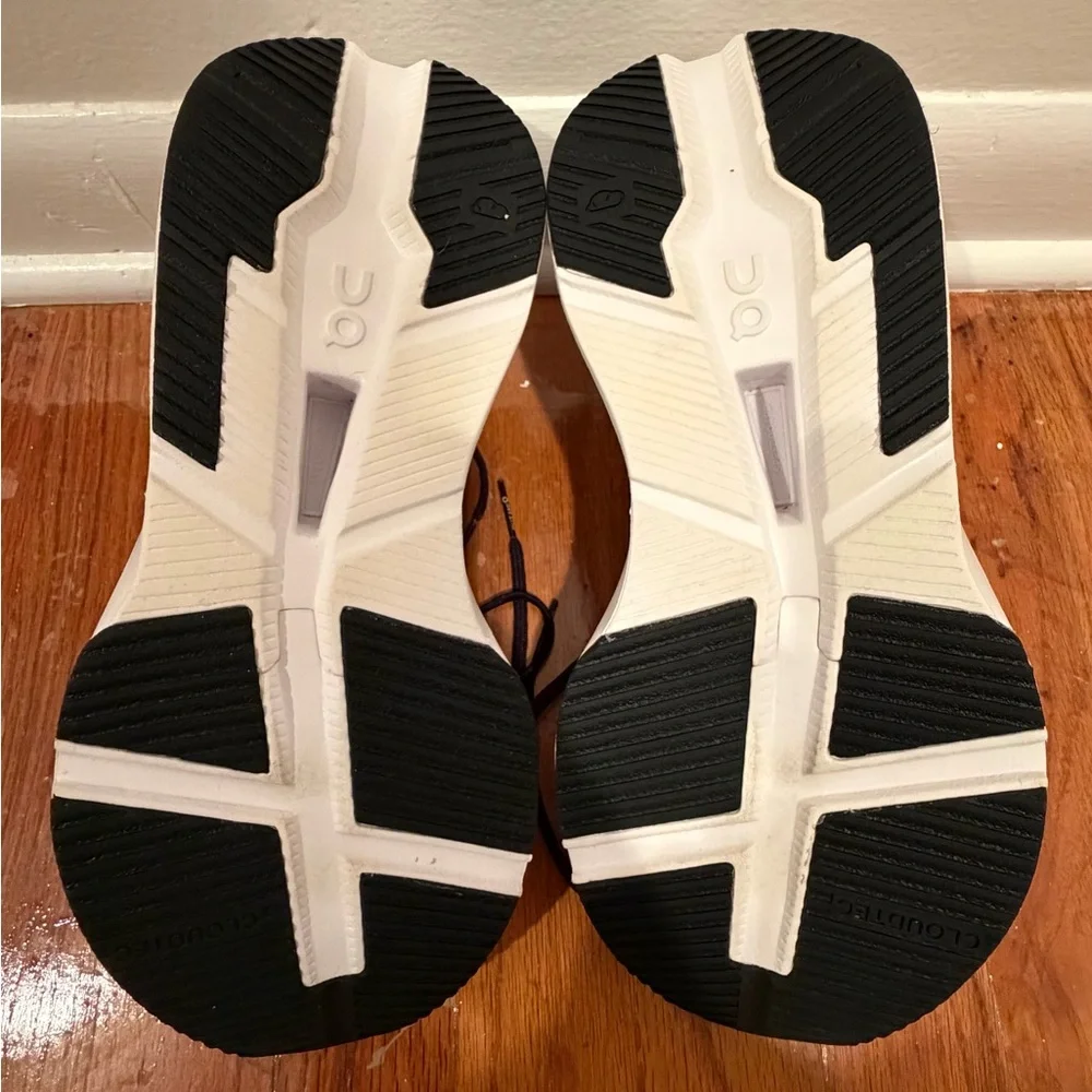 OnCloud CloudNova X White/Black Training Shoe. Size 8 - Picture 4 of 5